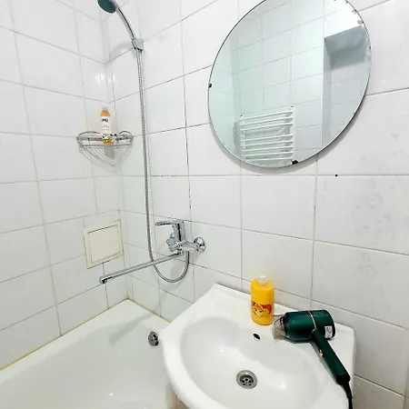 навпроти жд вокзалу