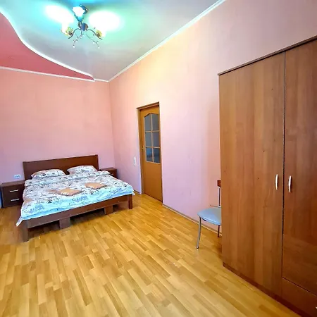 навпроти жд вокзалу Apartamento *