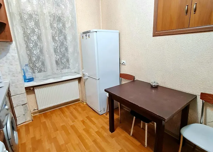 навпроти жд вокзалу Львов