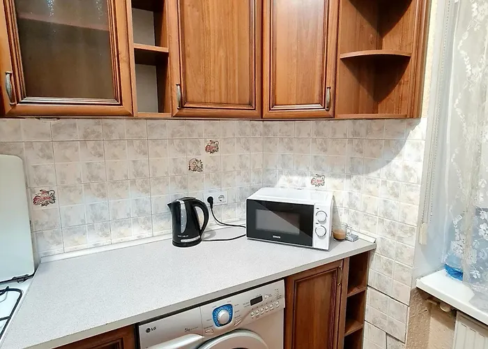 навпроти жд вокзалу Львов