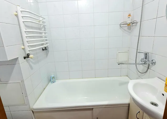 навпроти жд вокзалу Lviv