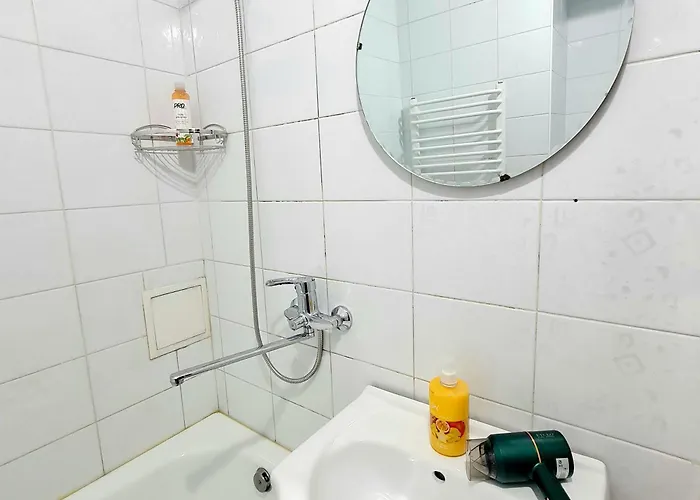 навпроти жд вокзалу