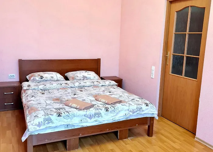 навпроти жд вокзалу