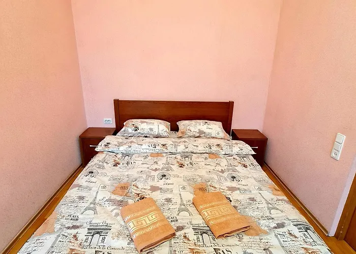 навпроти жд вокзалу Appartement Lviv