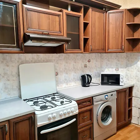 навпроти жд вокзалу