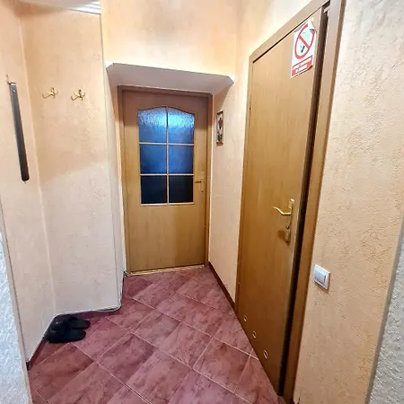 навпроти жд вокзалу *